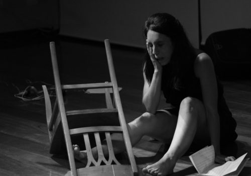 Teatro de Arena Eugênio Kusnet recebe espetáculo sobre a condição de mãe na sociedade atual